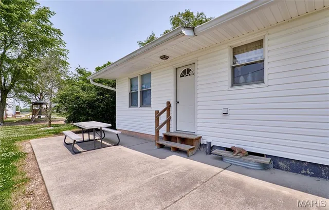 $285,000 | 339 White Road, Hawk Point, MO 63349
