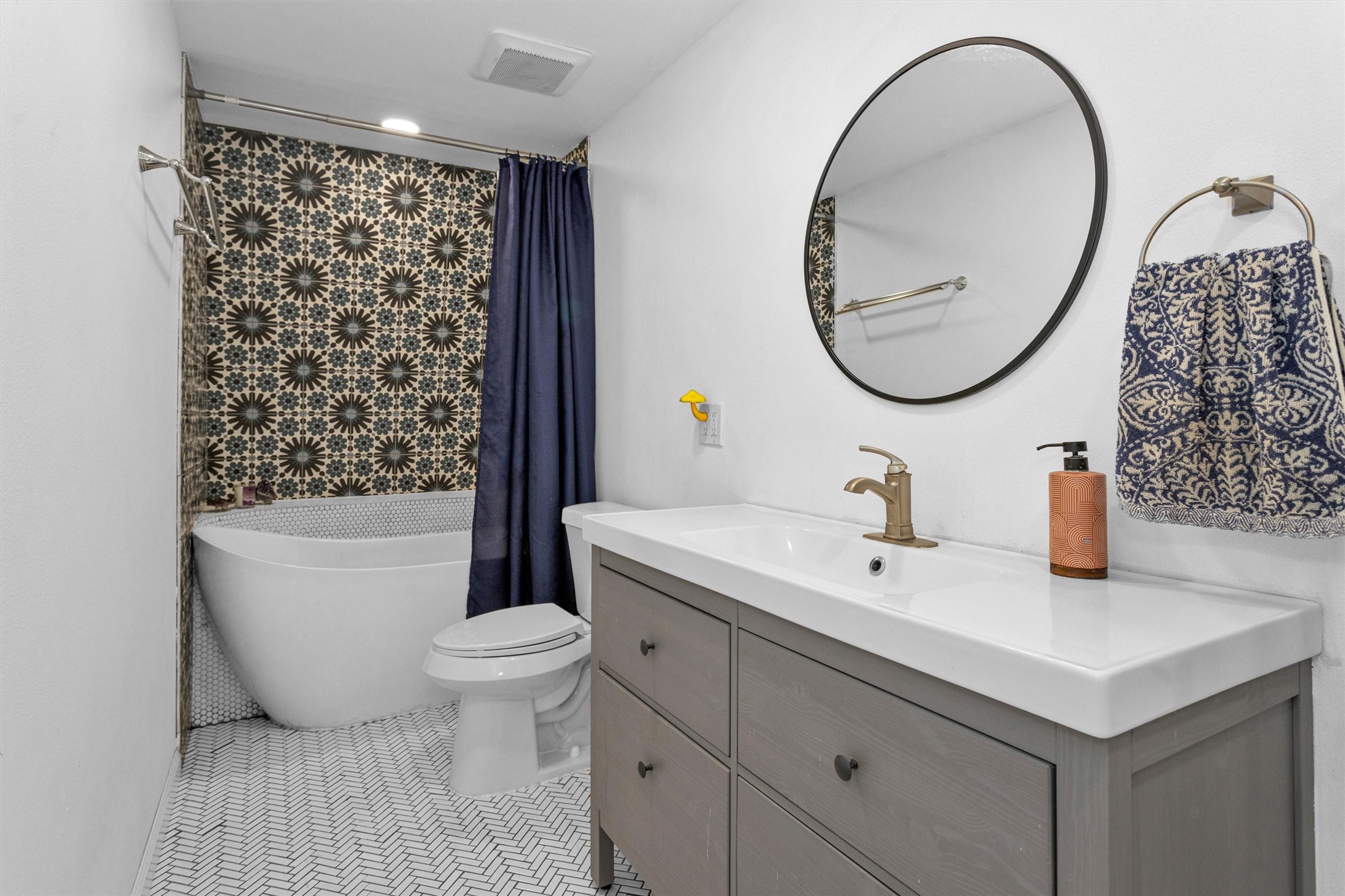 215 Fm 2929 Road Huntsville, TX 77340 - Photo 8 of 50 2 bed/2 bath cabin