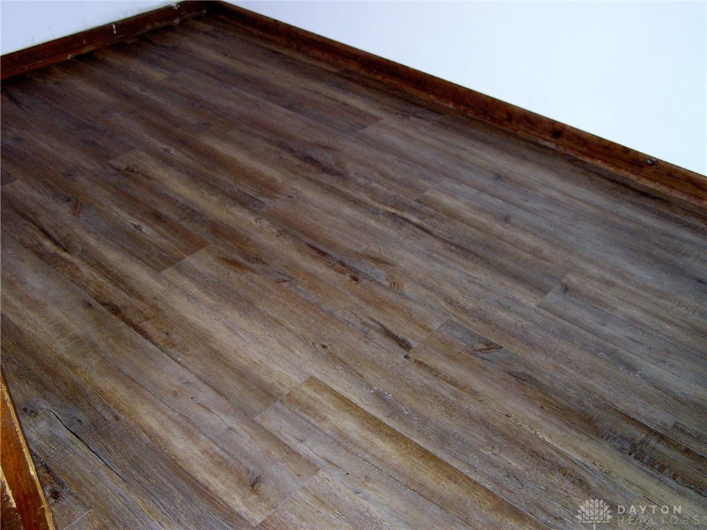 4675 Old Salem Road Englewood, OH 45322 - Photo 28 of 33 Laundry room floor