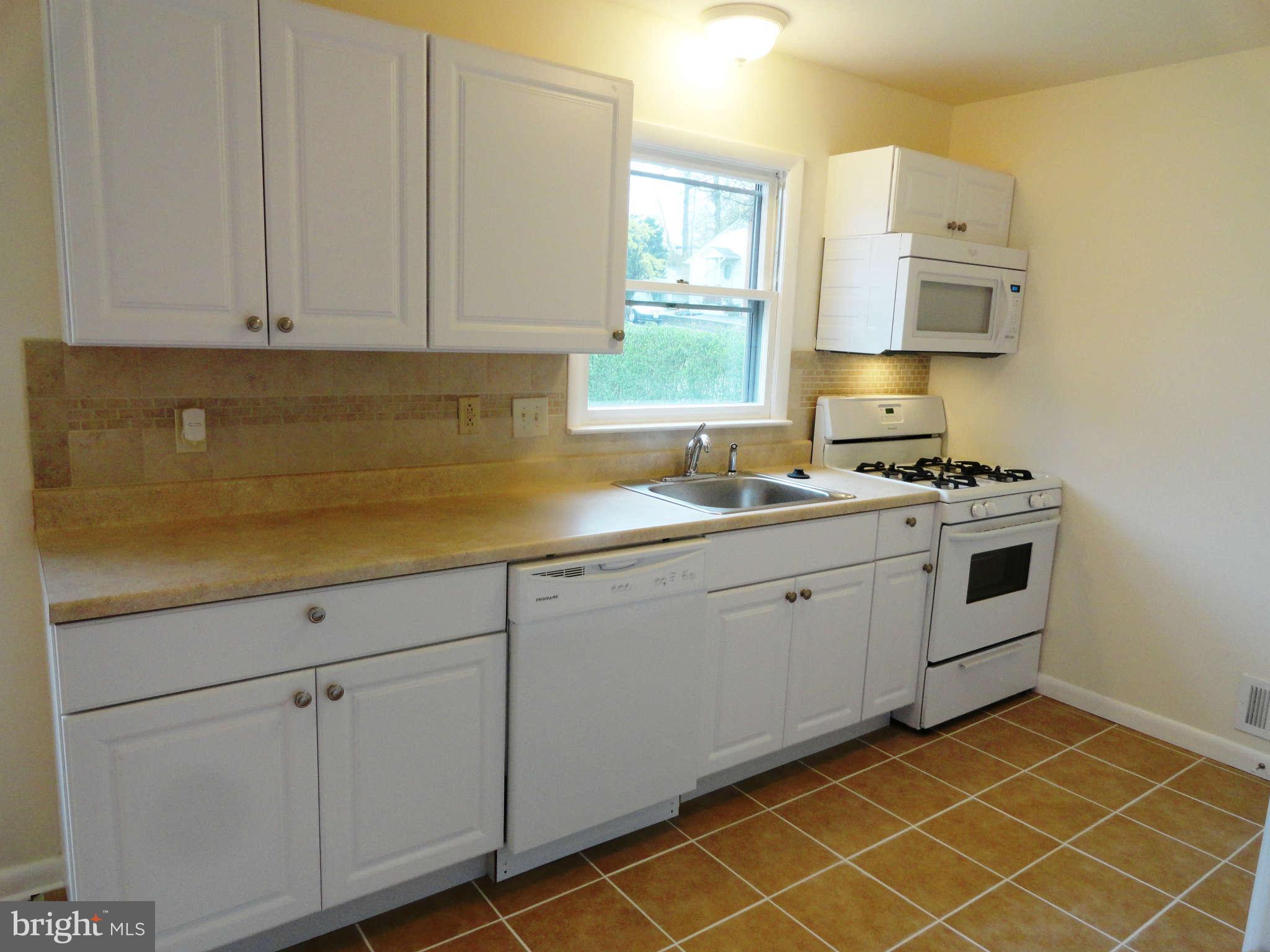 512 Shipley Road Linthicum Heights, MD 21090 - Photo 3 of 30 New cabinets, new appliances, ceramic tile floor