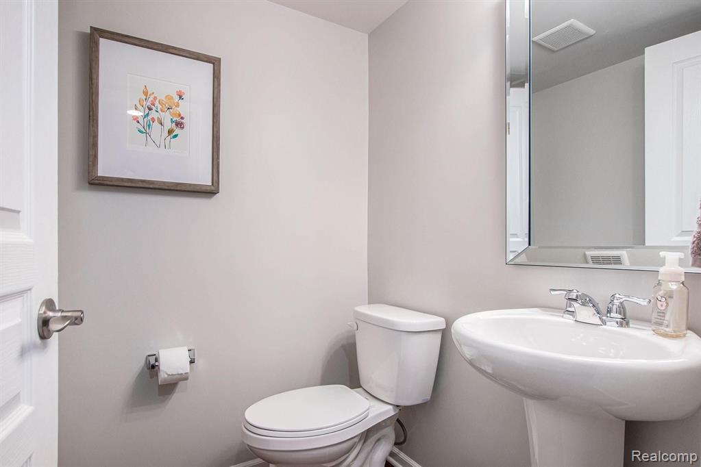 2897 Hartwick Drive Rochester Hills, MI 48307 - Photo 15 of 27