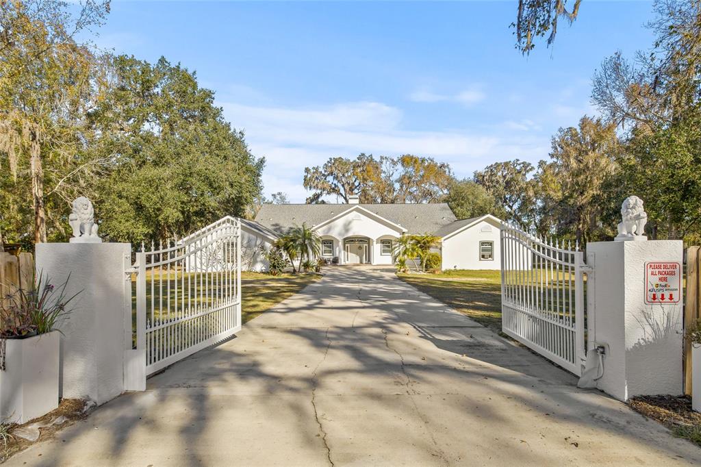 31445 Amberlea Road Dade City, FL 33523 - Photo 2 of 52