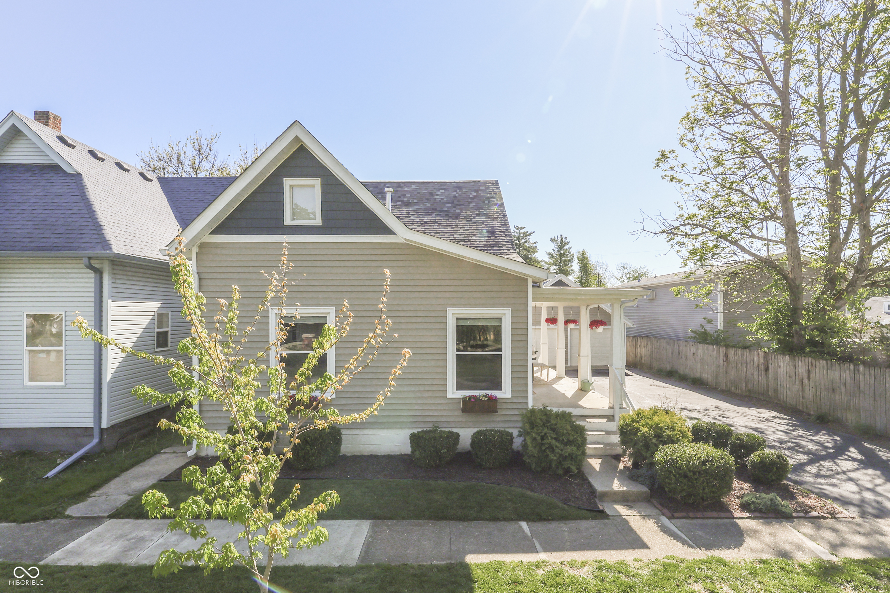 381 Walnut Street Franklin, IN 46131 - Photo 2 of 43