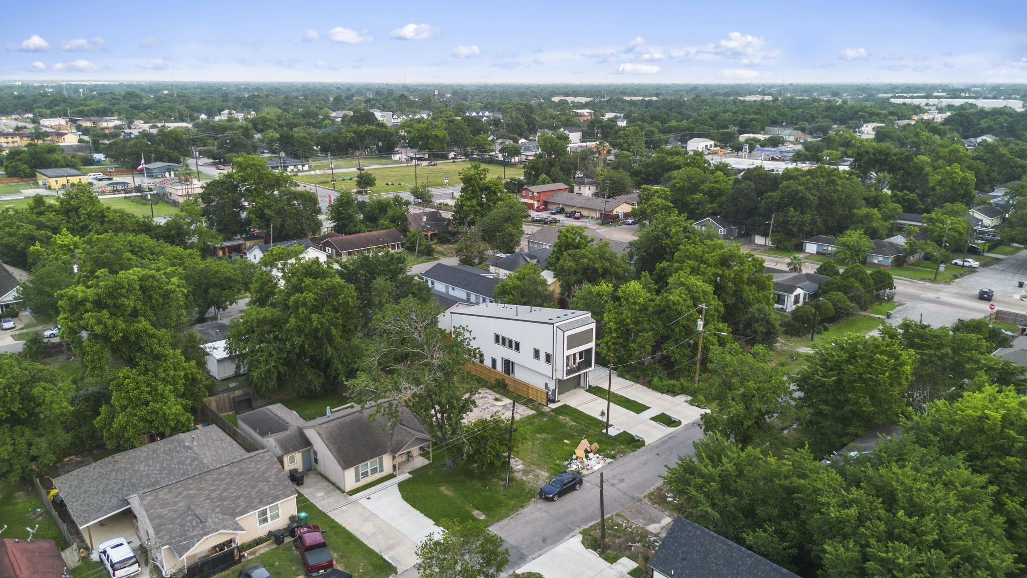 6631 Foster Street Houston, TX 77021 - Photo 18 of 21 an aerial view of multiple house