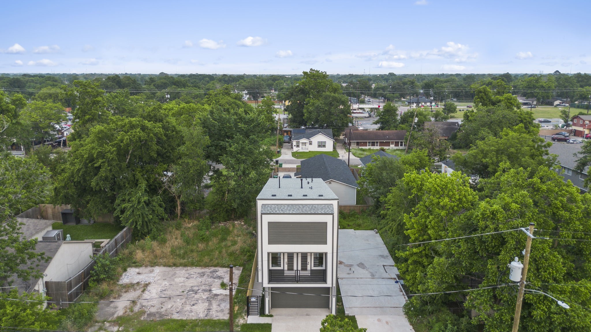 6631 Foster Street Houston, TX 77021 - Photo 2 of 21 a picture of city view