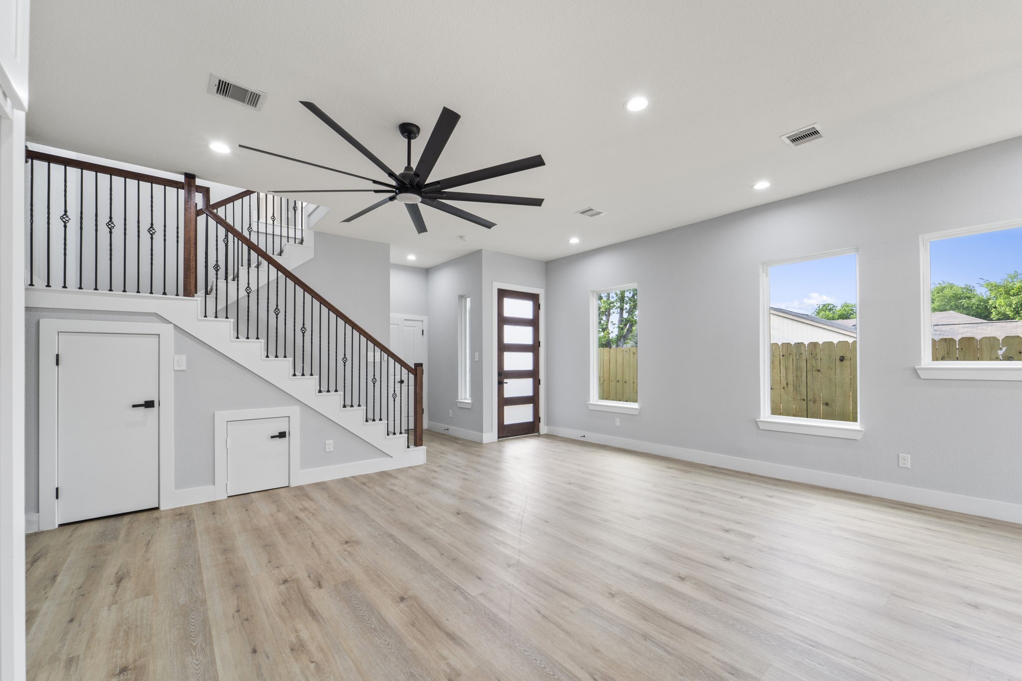6631 Foster Street Houston, TX 77021 - Photo 3 of 21 a view of an entryway with wooden floor