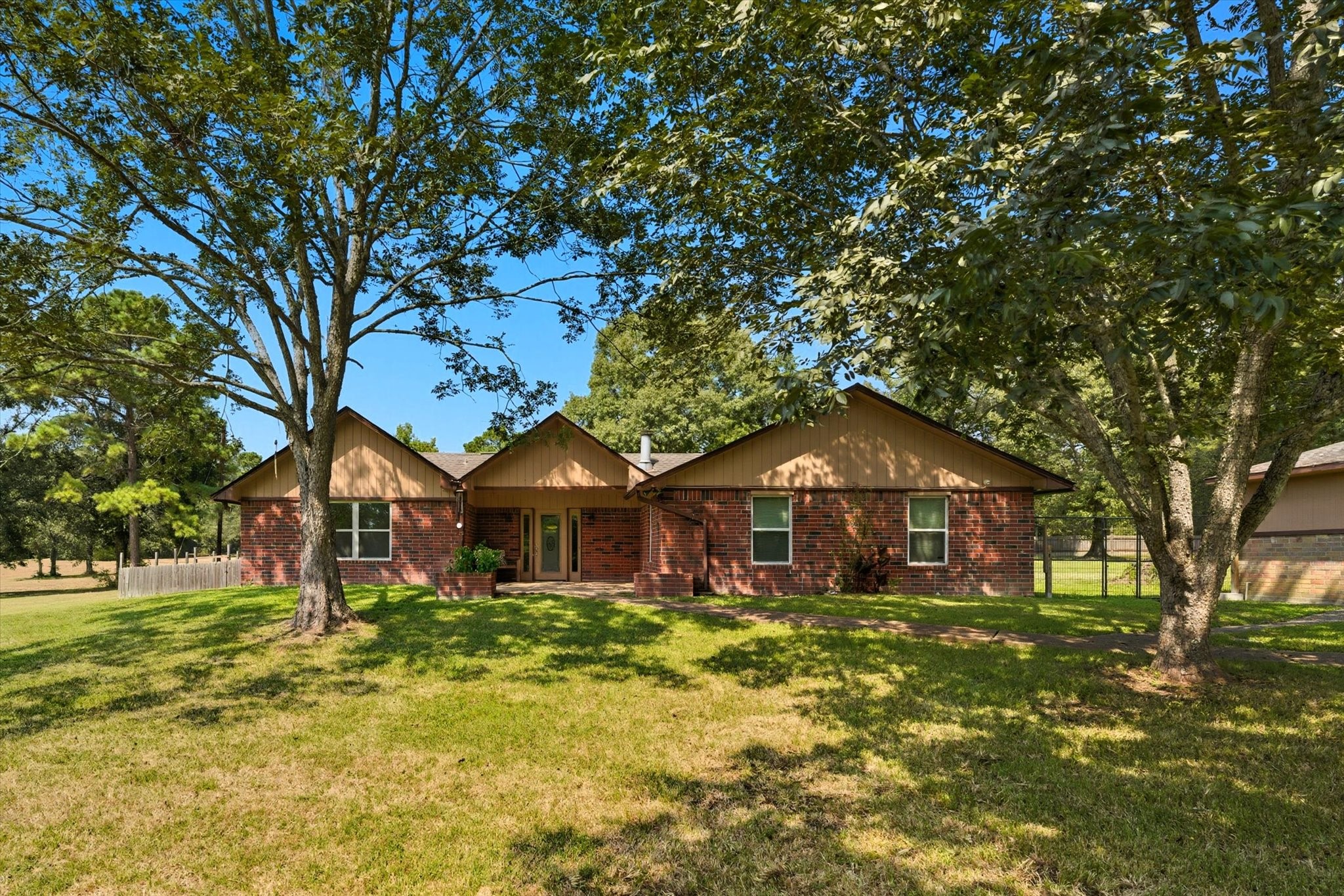 101 Merino Drive Huntsville, TX 77340 - Photo 2 of 42 Welcome home.
