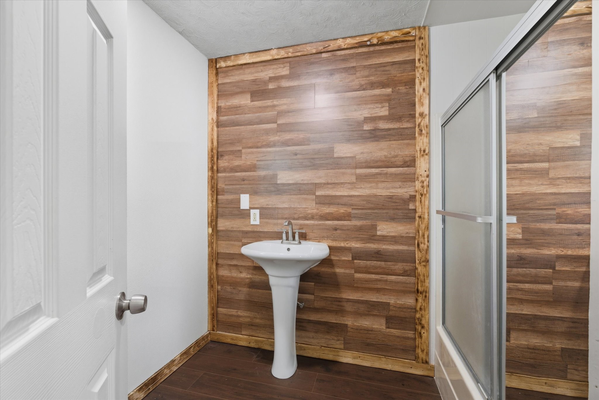 101 Merino Drive Huntsville, TX 77340 - Photo 25 of 42 Primary bathroom with beautifully crafted woodwork