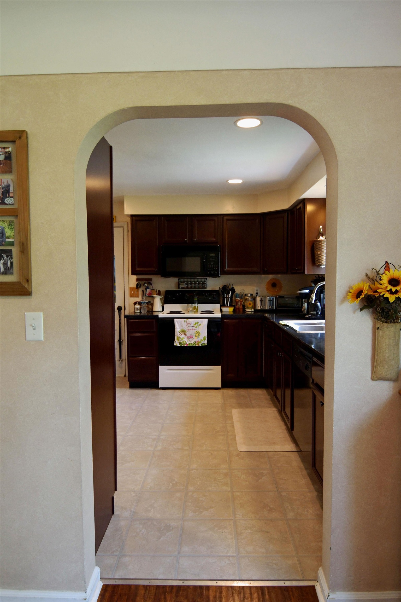 6501 Richfield Road Flint, MI 48506 - Photo 10 of 28 50111328-9.JPG
