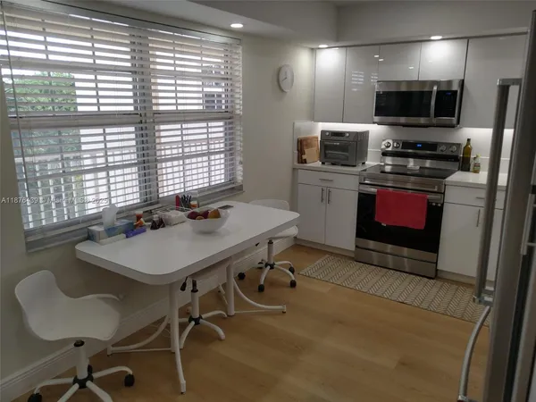 $3,200 | 3510 Oaks Way, Unit 509, Pompano Beach, FL 33069