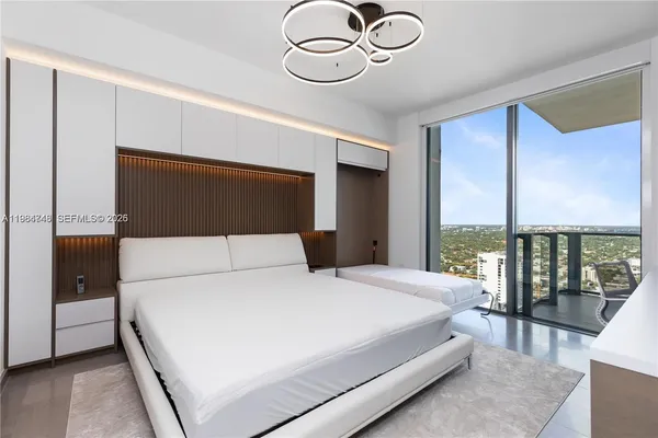 $5,750 | 88 Southwest 7th Street, Unit 3406, Miami, FL 33130