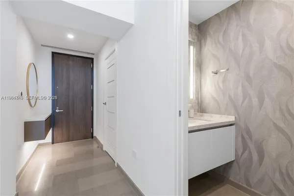 $5,750 | 88 Southwest 7th Street, Unit 3406, Miami, FL 33130