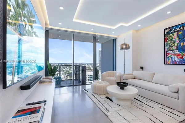 $5,750 | 88 Southwest 7th Street, Unit 3406, Miami, FL 33130