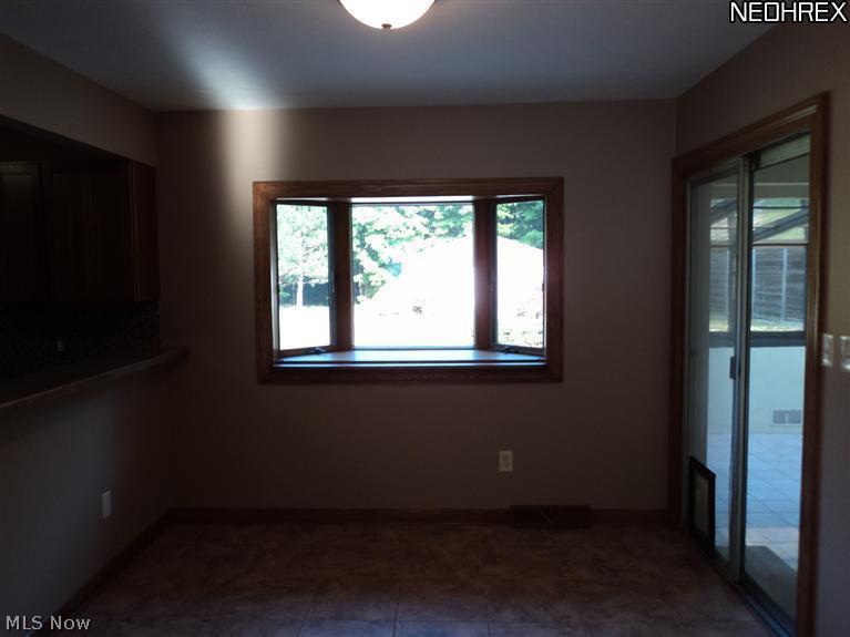 5690 Beach Road Medina, OH 44256 - Photo 6 of 14 LARGE DINETTE AREA OPENS TO SUN ROOM.