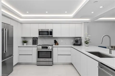 $10,500 | 21 Bluebill Avenue, Unit B302, Naples, FL 34108