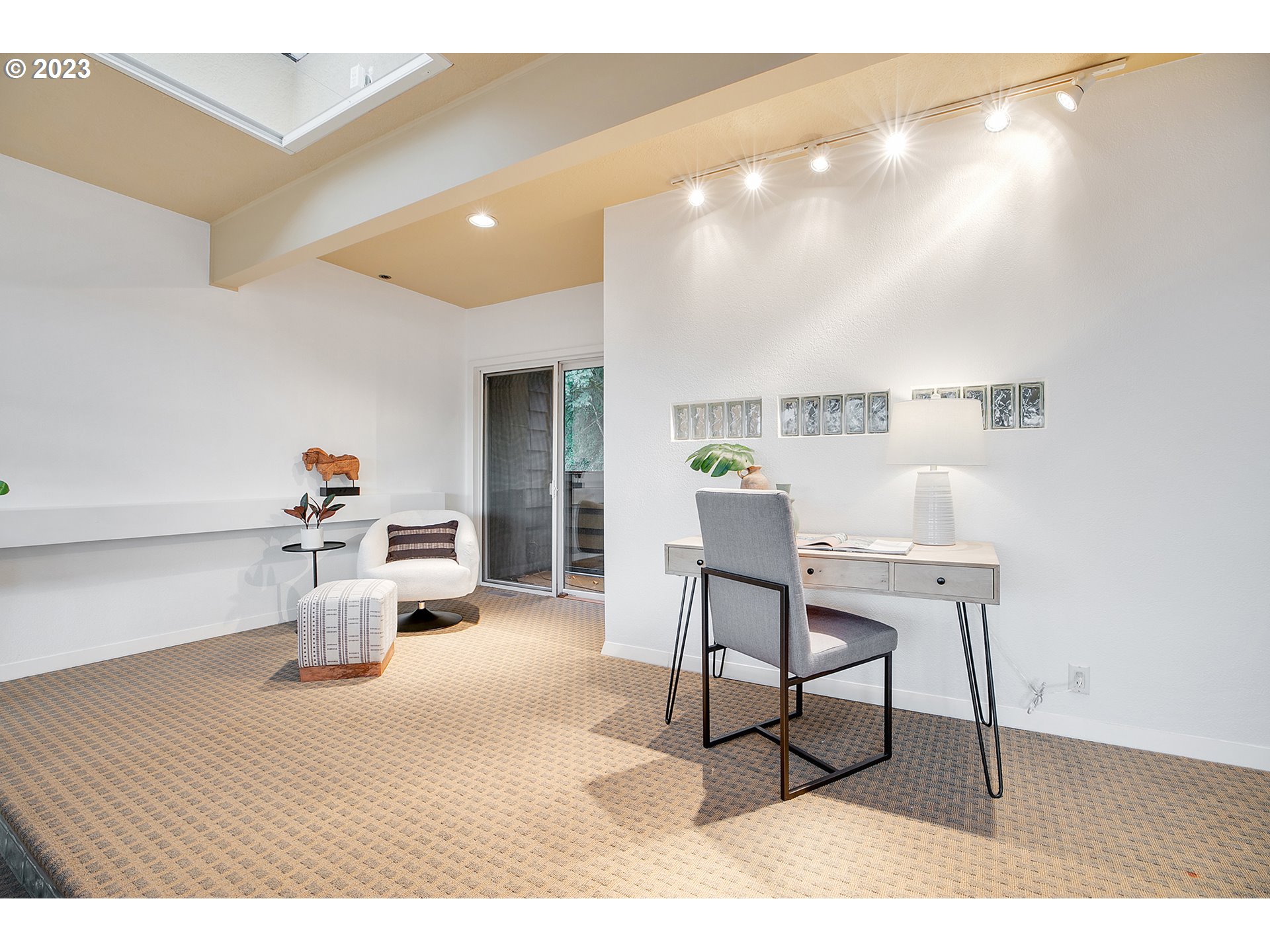 2208 Southwest Hoffman Avenue Portland, OR 97201 - Photo 14 of 32