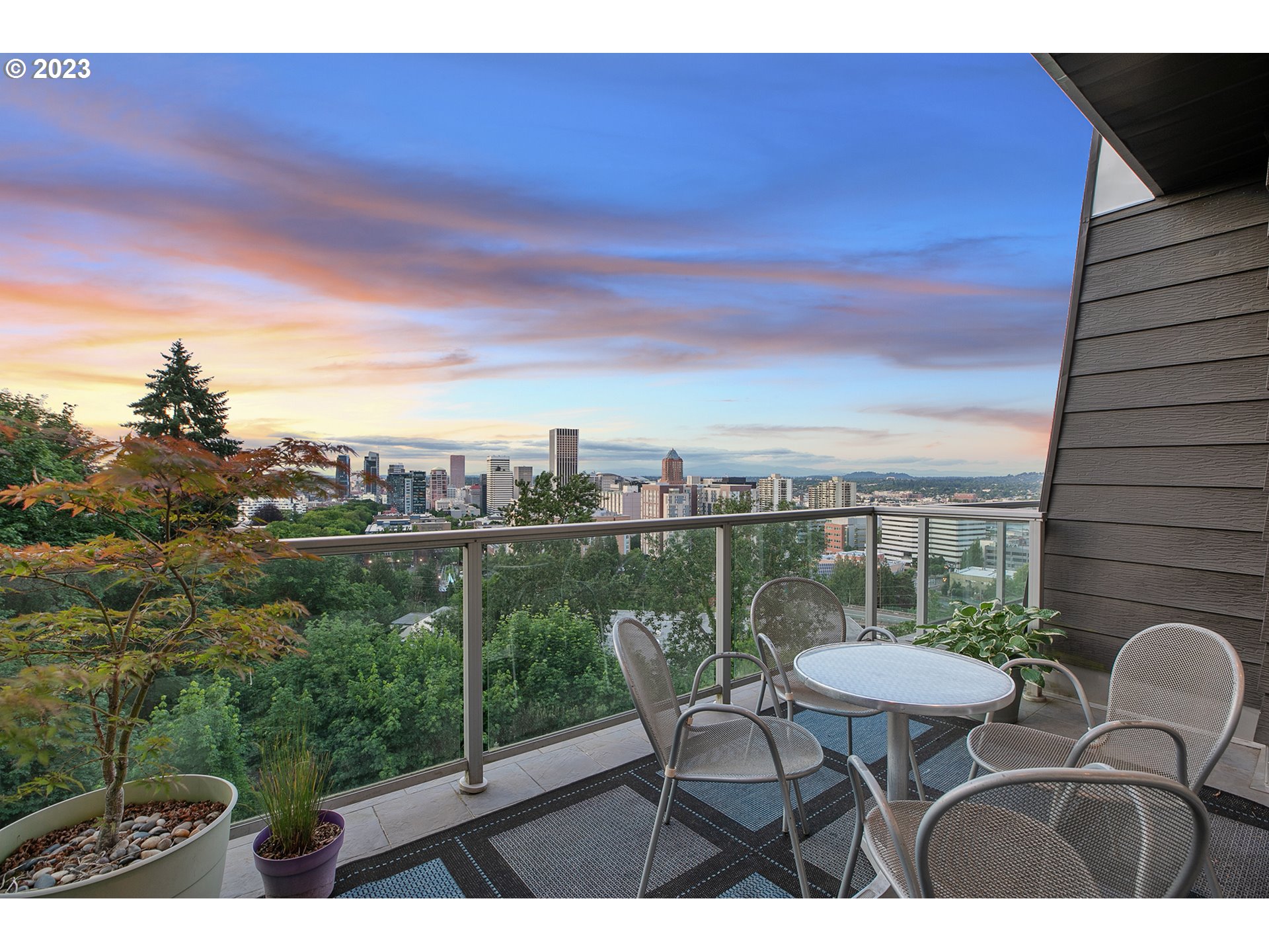 2208 Southwest Hoffman Avenue Portland, OR 97201 - Photo 7 of 32