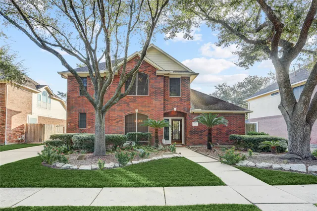 $365,000 | 2807 Red Oak Lane, Pearland, TX 77581