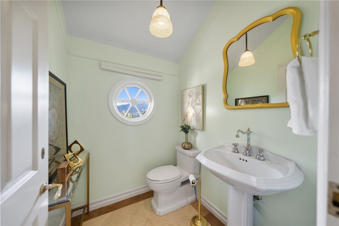 30230 De Portola Road Temecula, CA 92592 - Photo 16 of 76 Guest bathroom