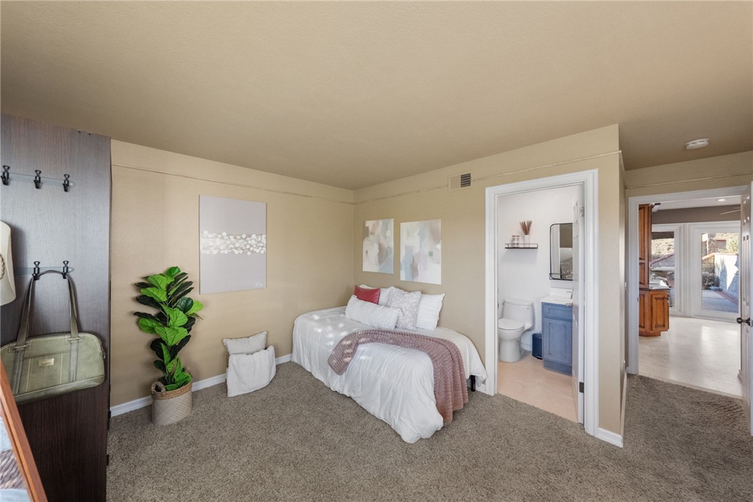 30230 De Portola Road Temecula, CA 92592 - Photo 30 of 76 Downstairs bedroom with en suite bathroom