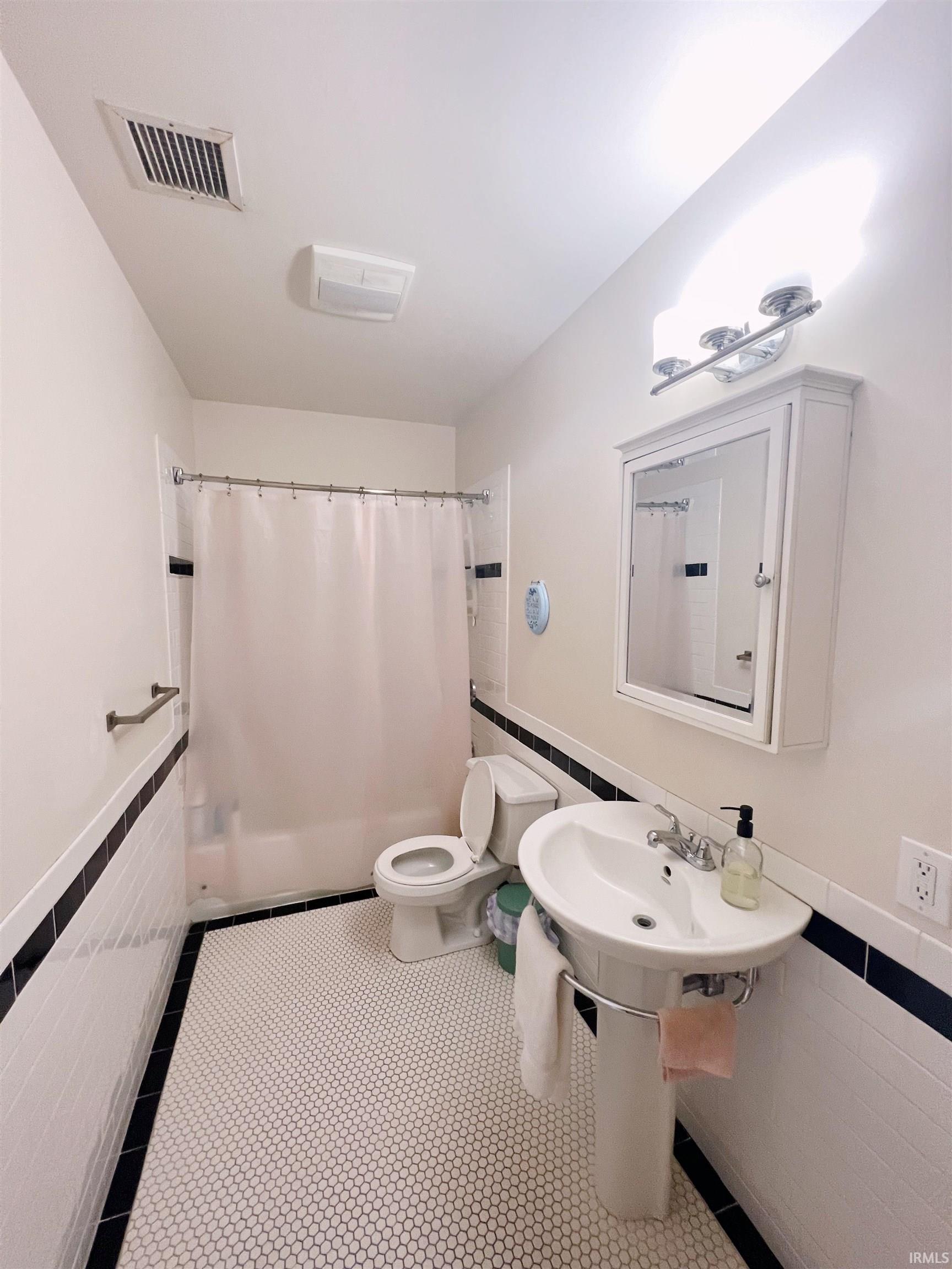 213 North Walnut Street, Unit 1 Bloomington, IN 47404 - Photo 9 of 12