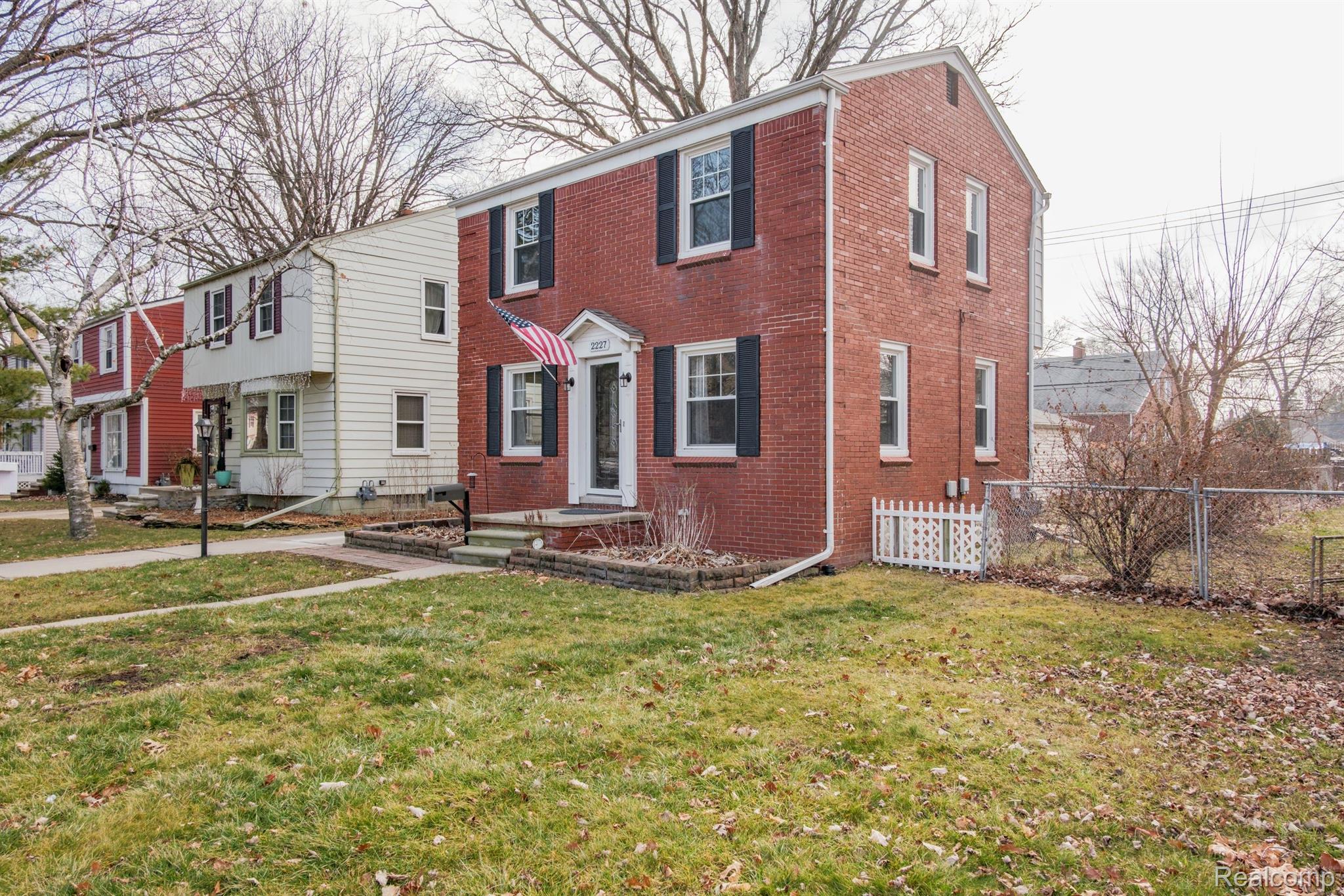 2227 Hampton Road Grosse Pointe, MI 48236 - Photo 3 of 32 Gallery Image 3