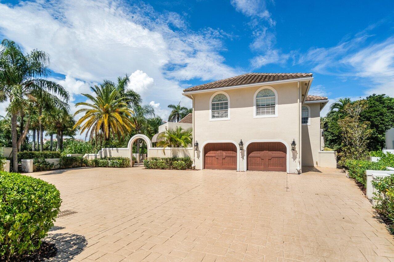 217 Thatch Palm Drive Boca Raton, FL 33432 - Photo 6 of 51 Front