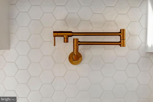 $2,300,000 | 24 West Atlantic Street, Fenwick Island, DE 19944