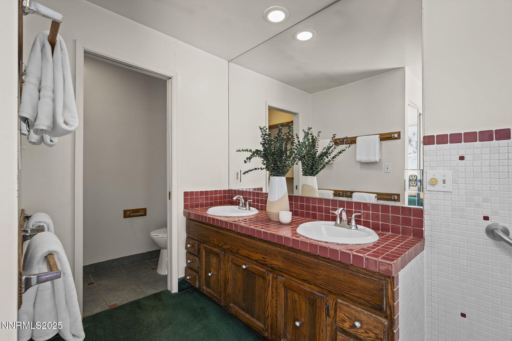 2770 Solari Drive Reno, NV 89509 - Photo 12 of 28 Primary Bathroom