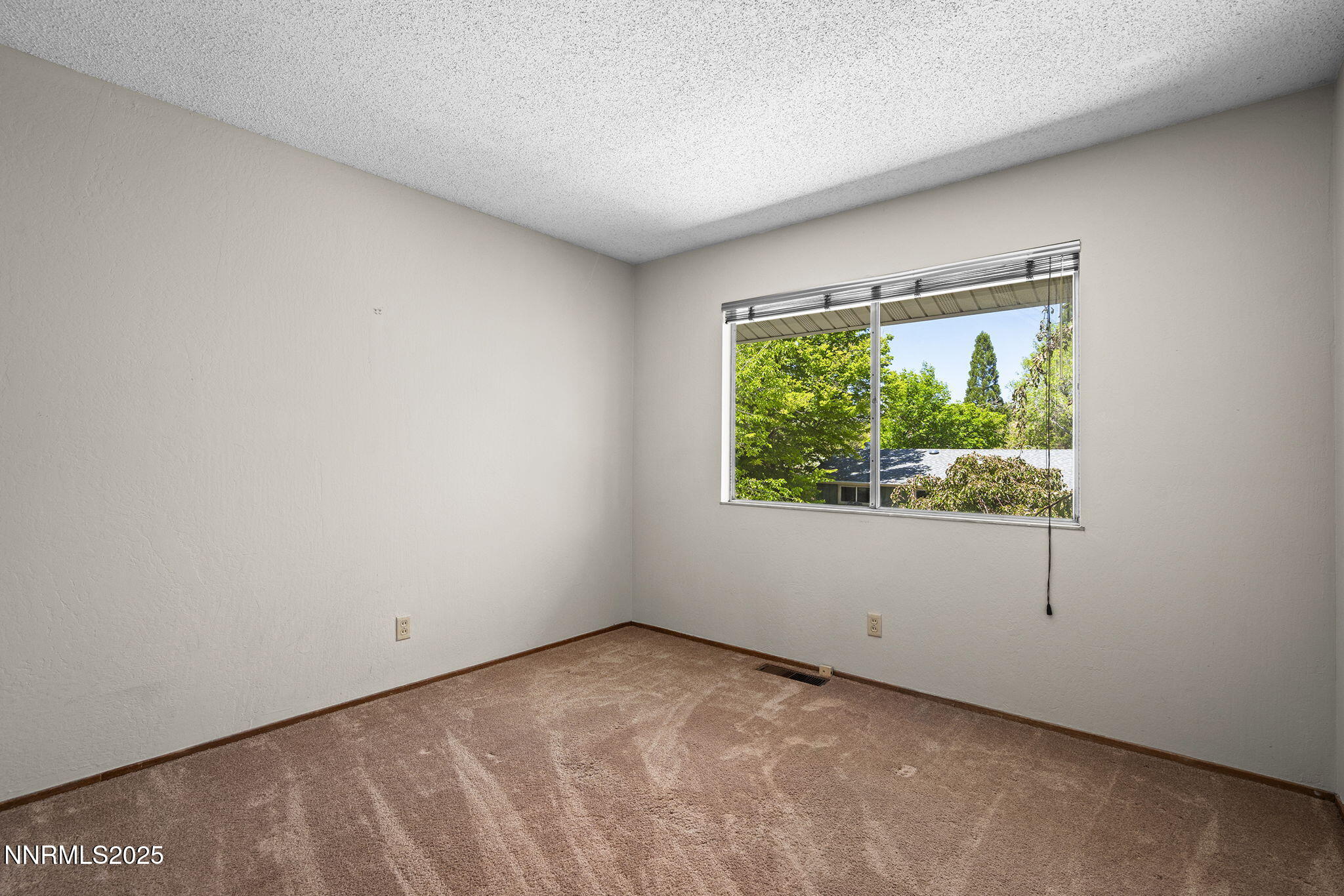 2770 Solari Drive Reno, NV 89509 - Photo 14 of 28 Upstairs Bedroom 2