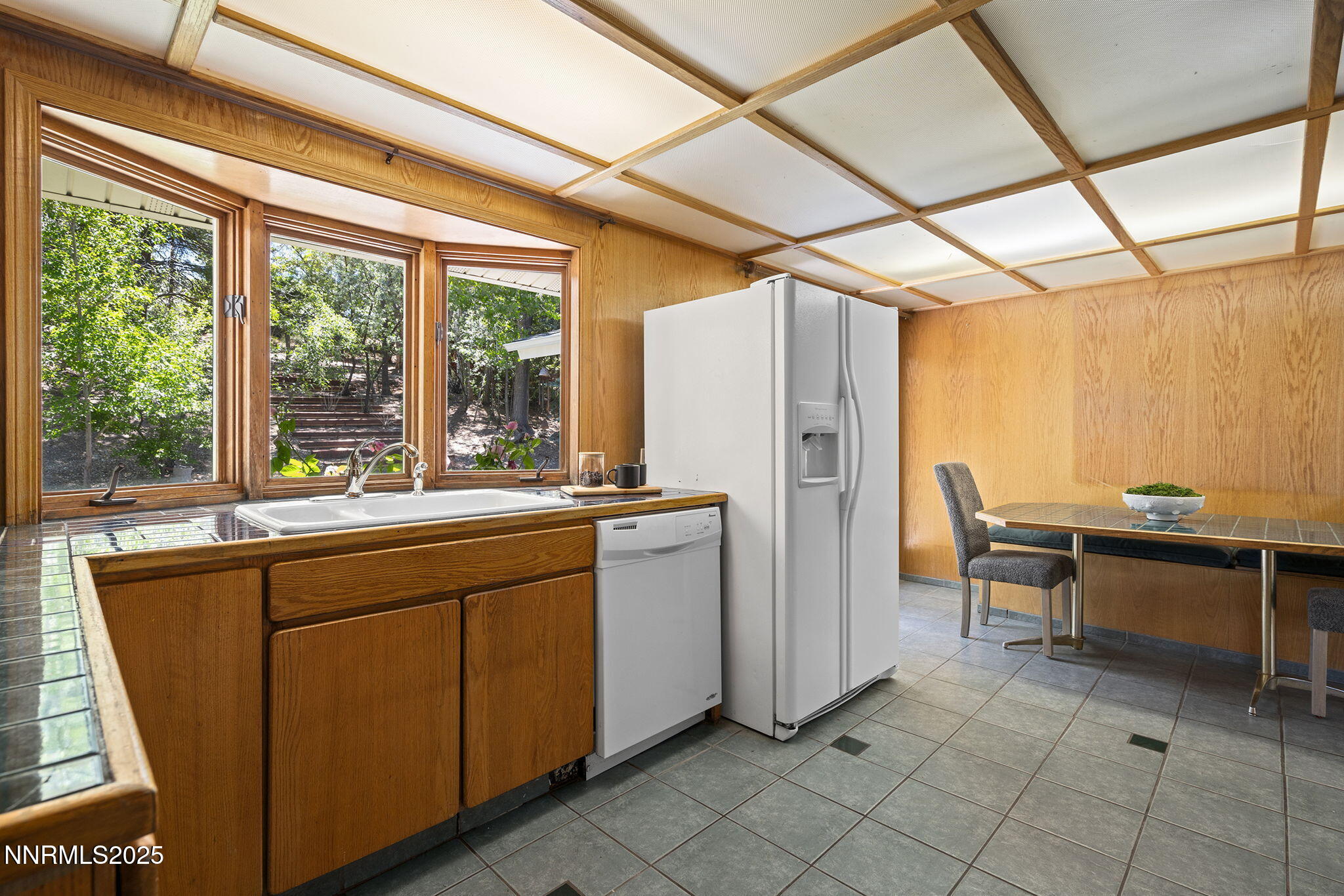 2770 Solari Drive Reno, NV 89509 - Photo 7 of 28 Kitchen