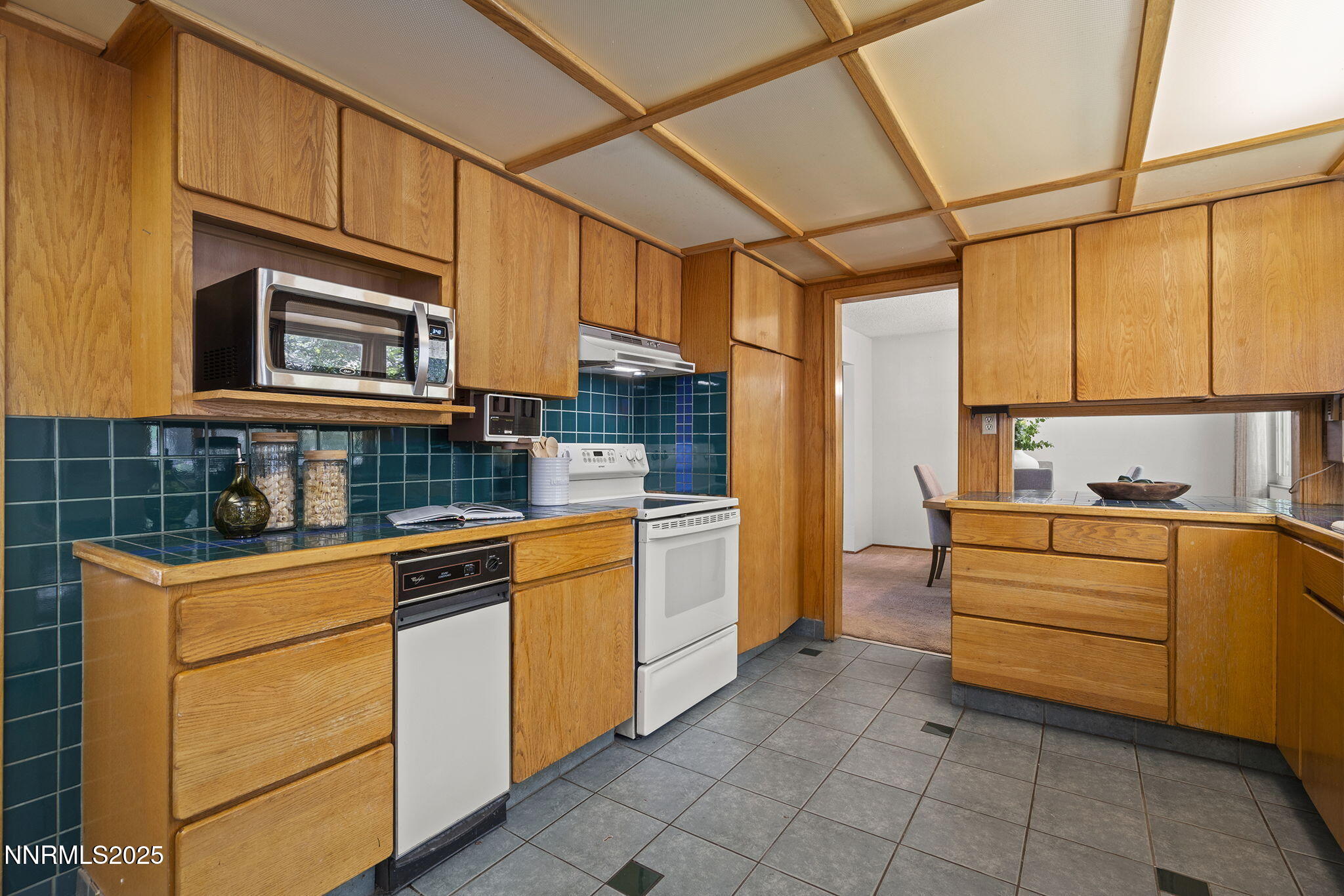 2770 Solari Drive Reno, NV 89509 - Photo 8 of 28 Kitchen