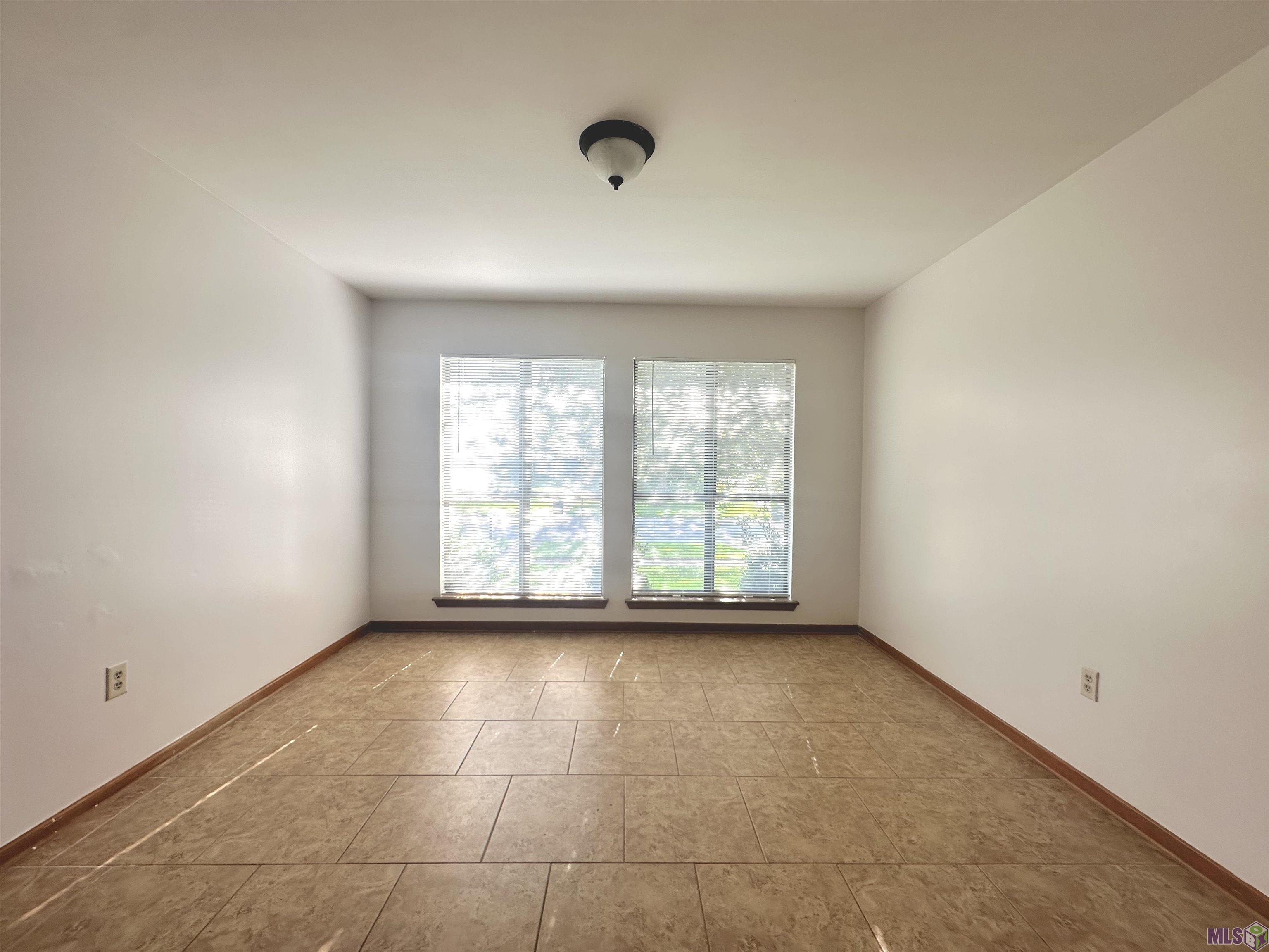9786 Kinglet Drive Baton Rouge, LA 70809 - Photo 5 of 16