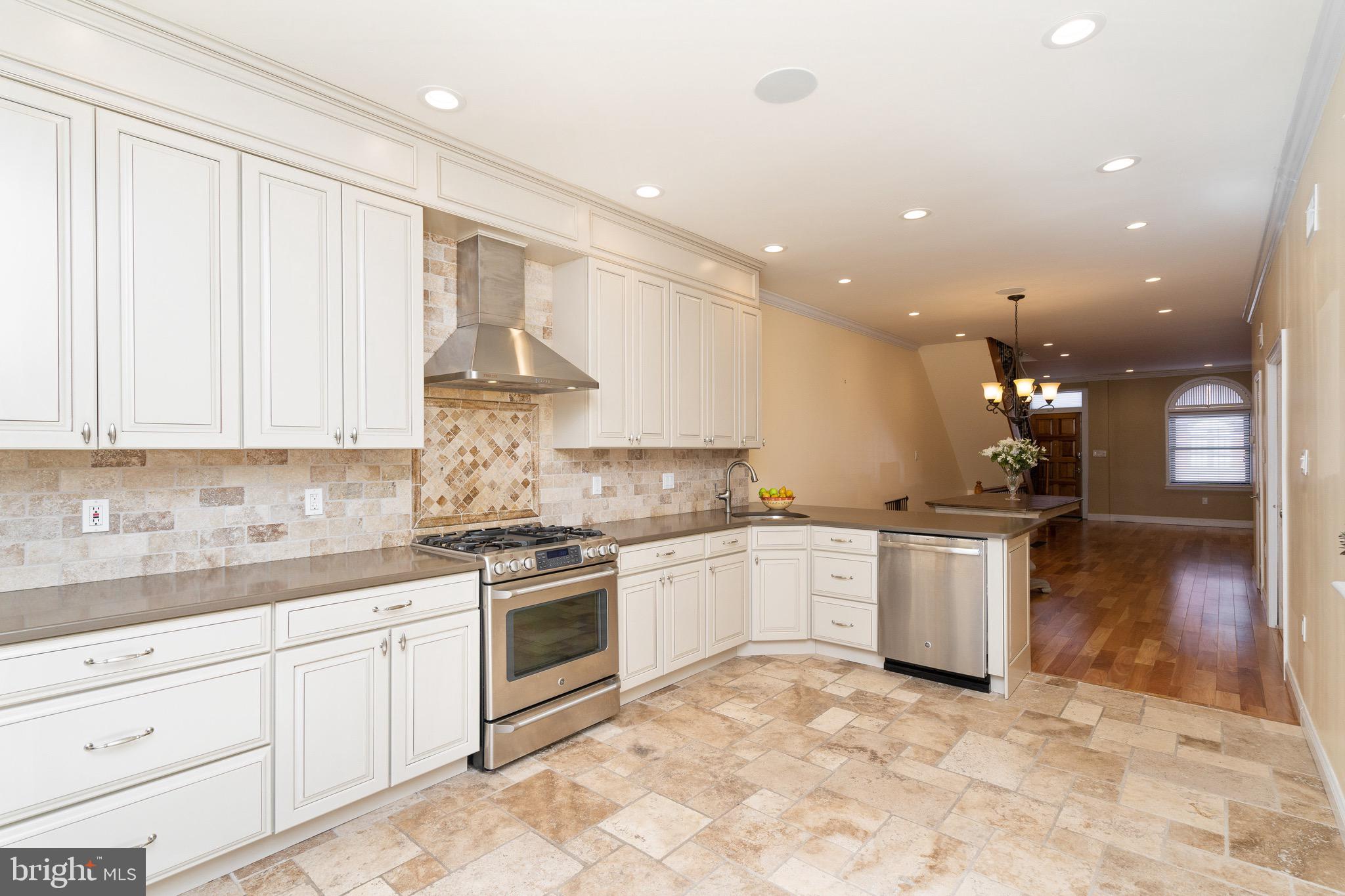 2427 South 13th Street Philadelphia, PA 19148 - Photo 11 of 35