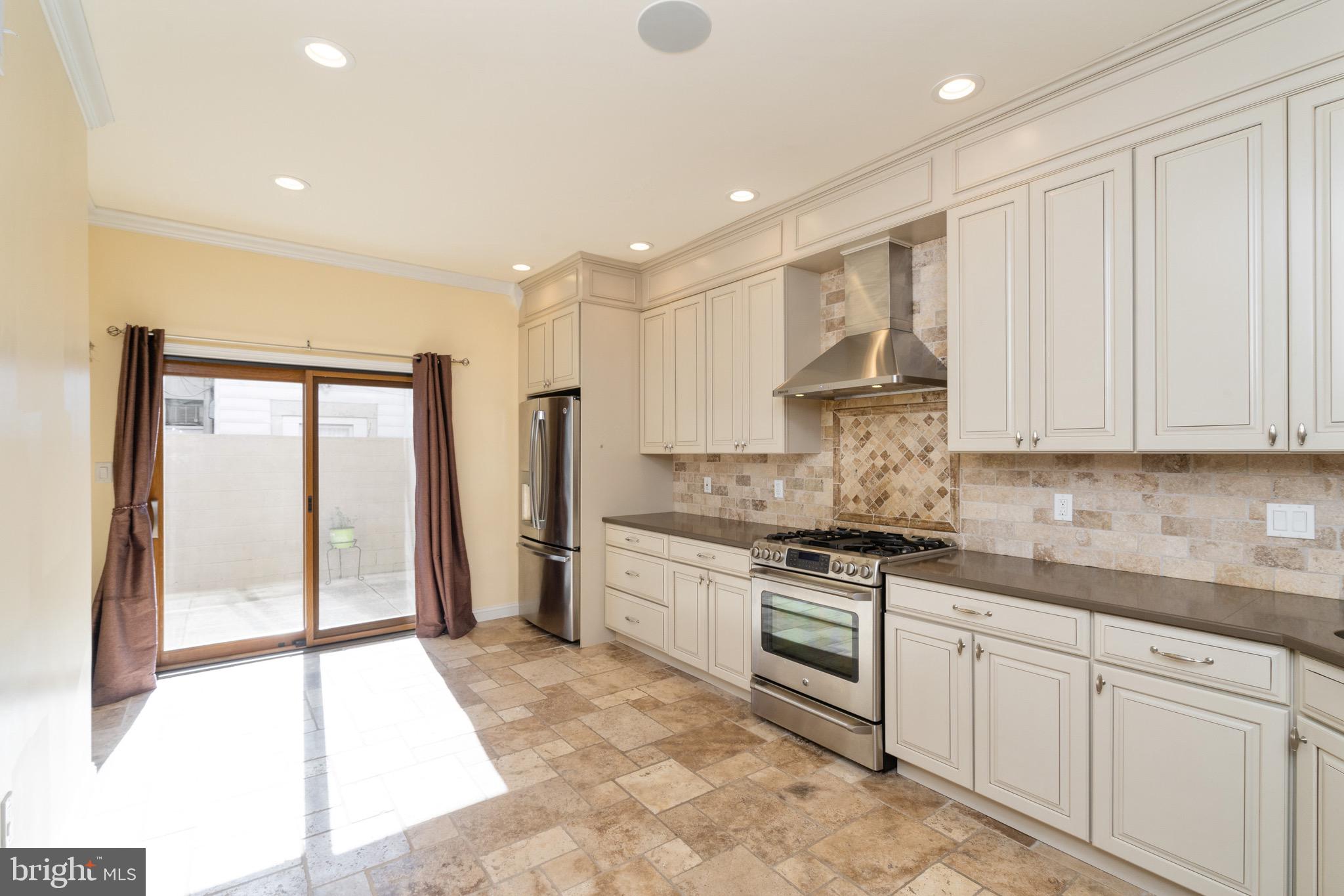 2427 South 13th Street Philadelphia, PA 19148 - Photo 16 of 35