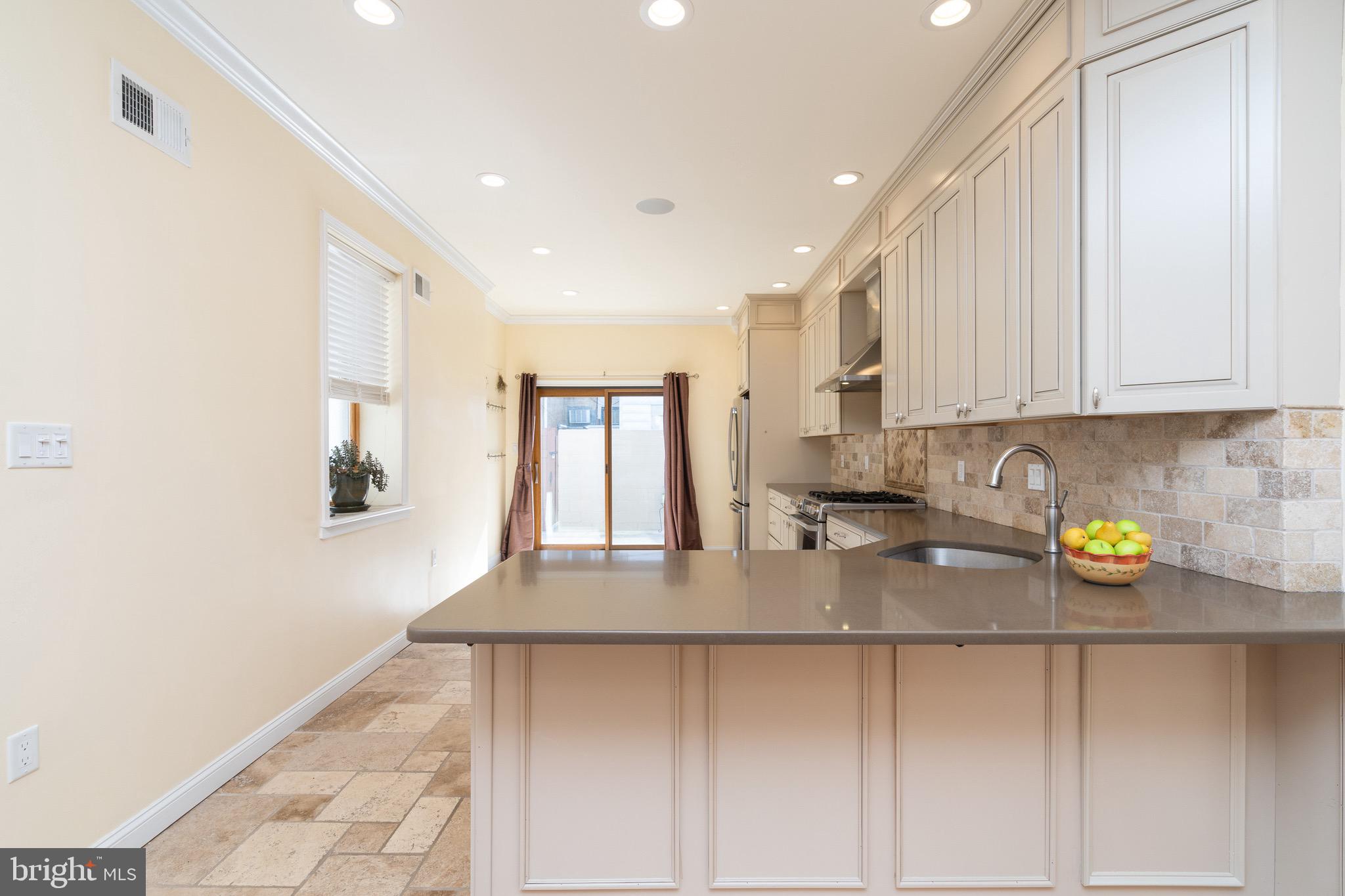 2427 South 13th Street Philadelphia, PA 19148 - Photo 17 of 35