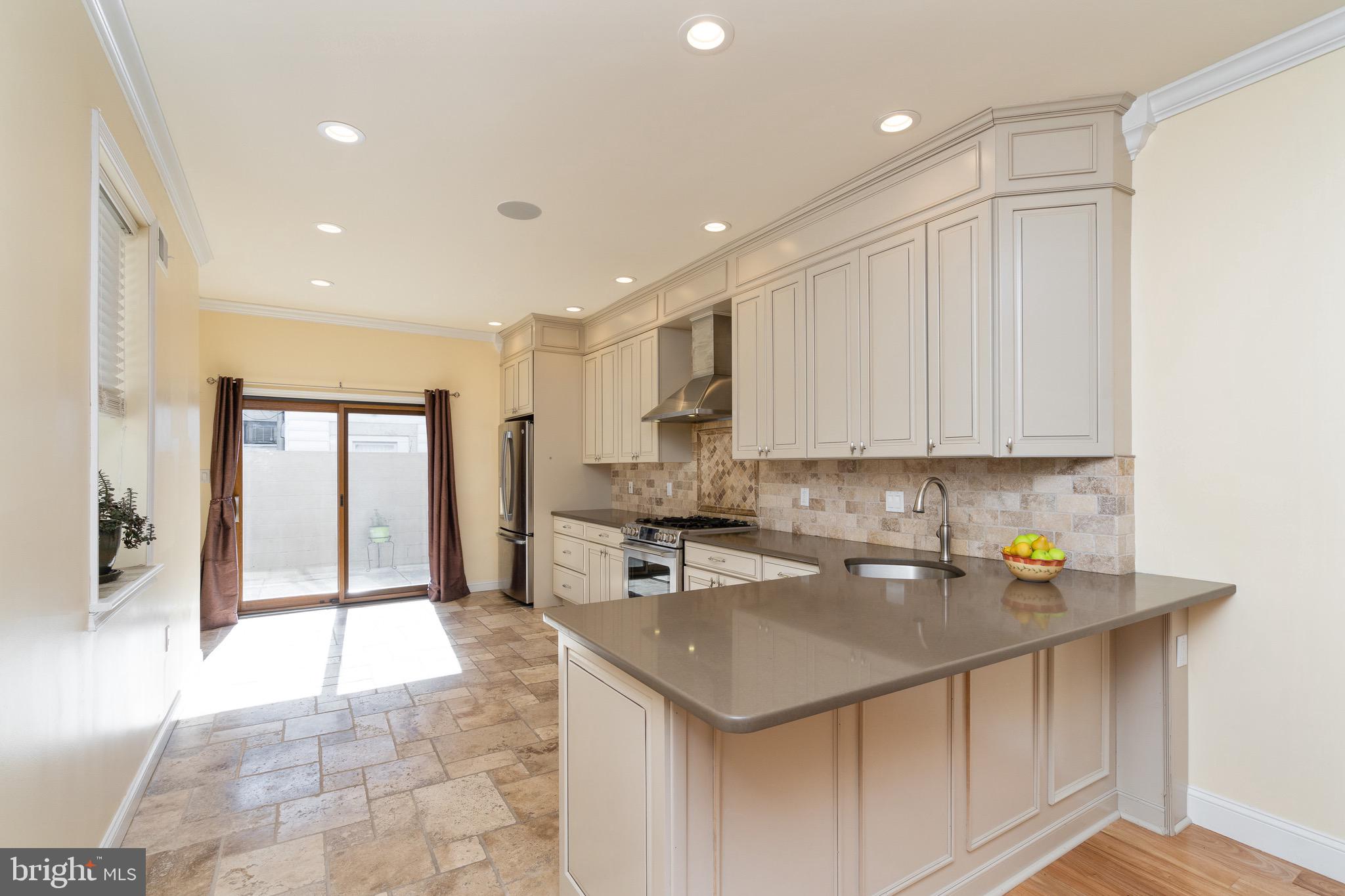 2427 South 13th Street Philadelphia, PA 19148 - Photo 10 of 35