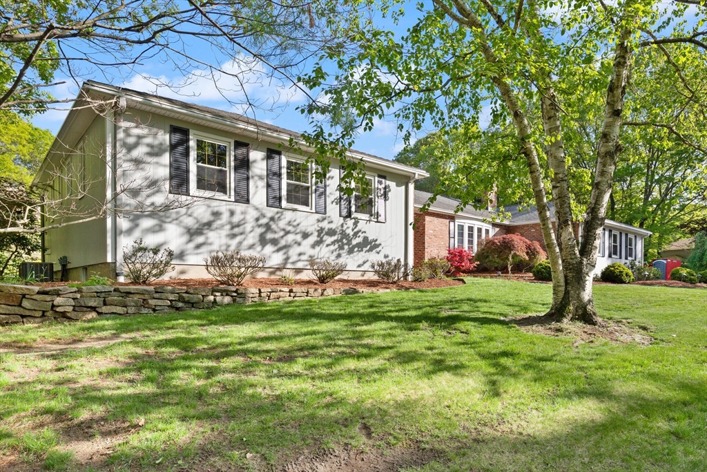 12 Queens Circle Sharon, MA 02067 - Photo 3 of 42