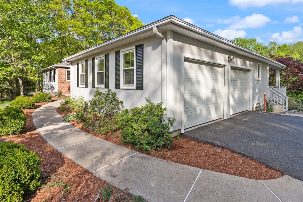 12 Queens Circle Sharon, MA 02067 - Photo 4 of 42