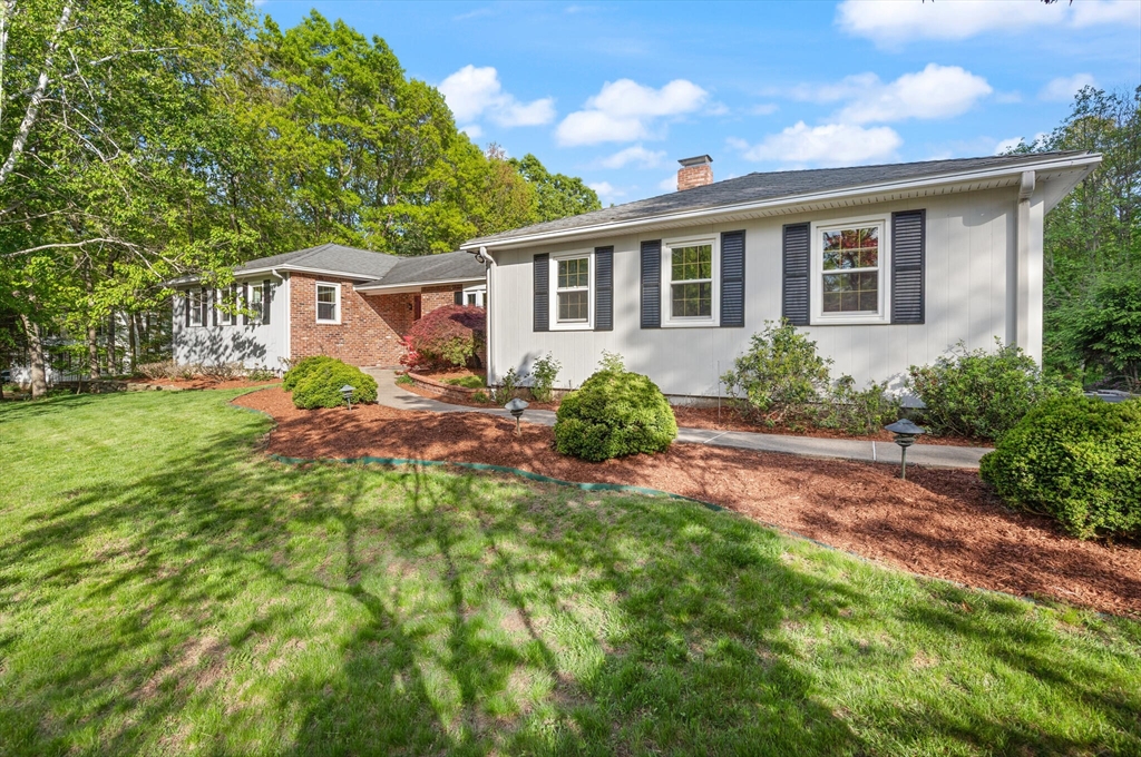 12 Queens Circle Sharon, MA 02067 - Photo 5 of 42