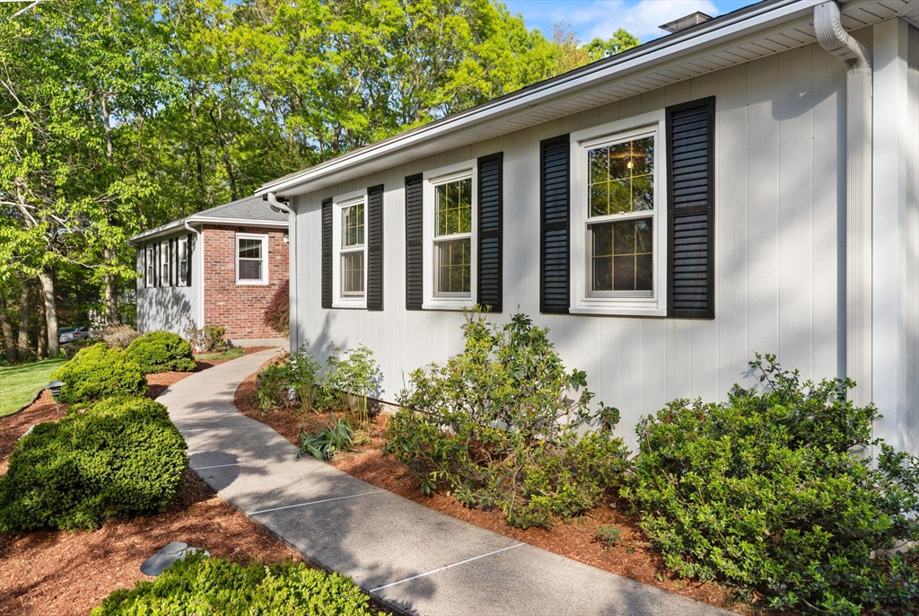 12 Queens Circle Sharon, MA 02067 - Photo 7 of 42