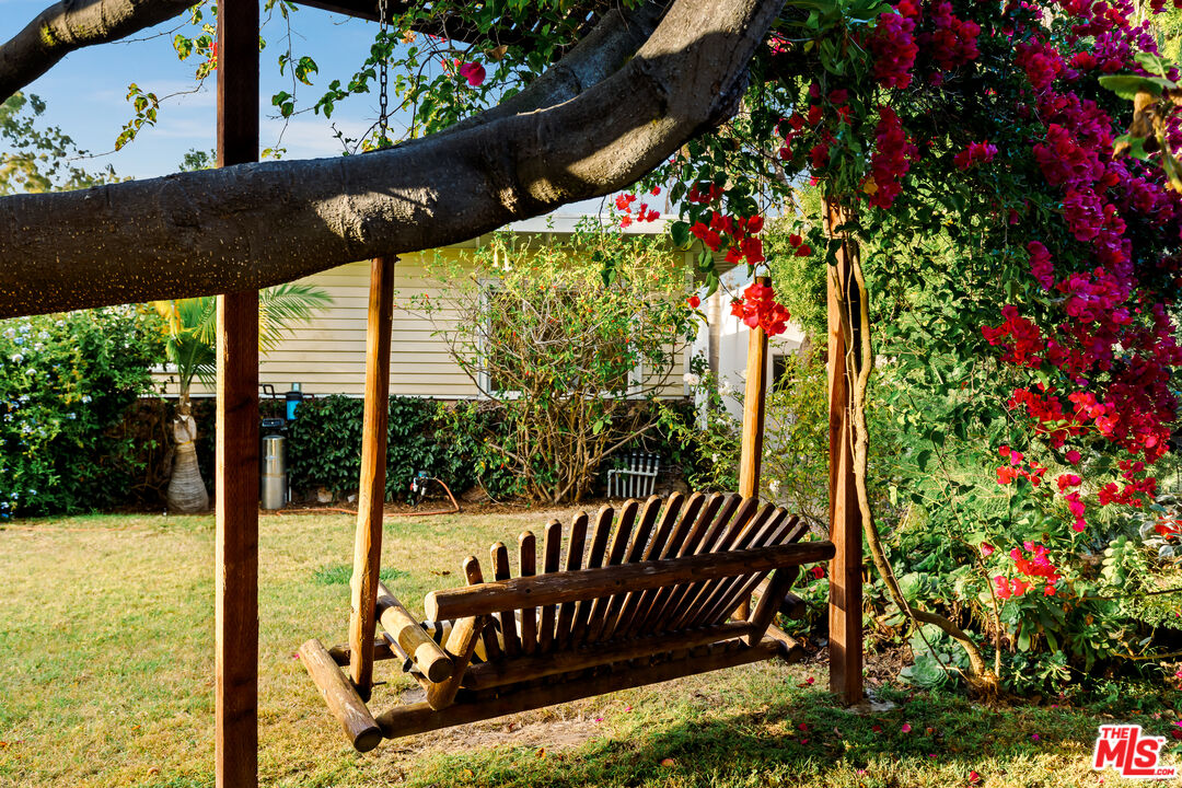 1100 Victoria Avenue Venice, CA 90291 - Photo 24 of 30 a view of a bench in the garden