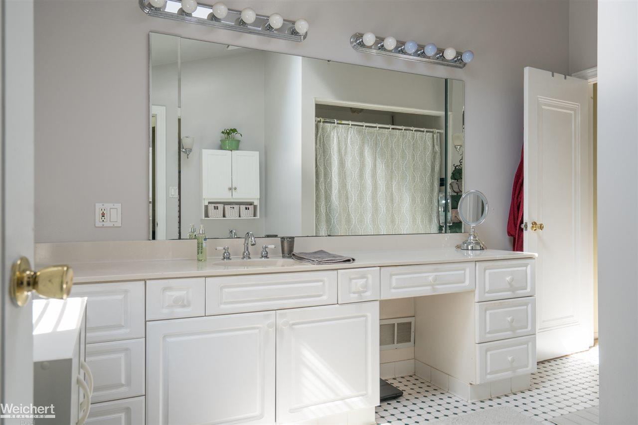 1649 Roslyn Road Grosse Pointe, MI 48236 - Photo 27 of 30 31332372-26.JPG