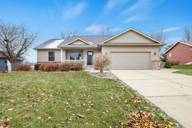 $381,900 | 679 West Main Street, Evansville, WI 53536