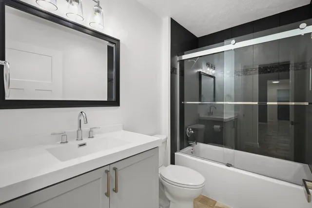 $381,900 | 679 West Main Street, Evansville, WI 53536