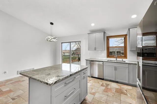 $381,900 | 679 West Main Street, Evansville, WI 53536