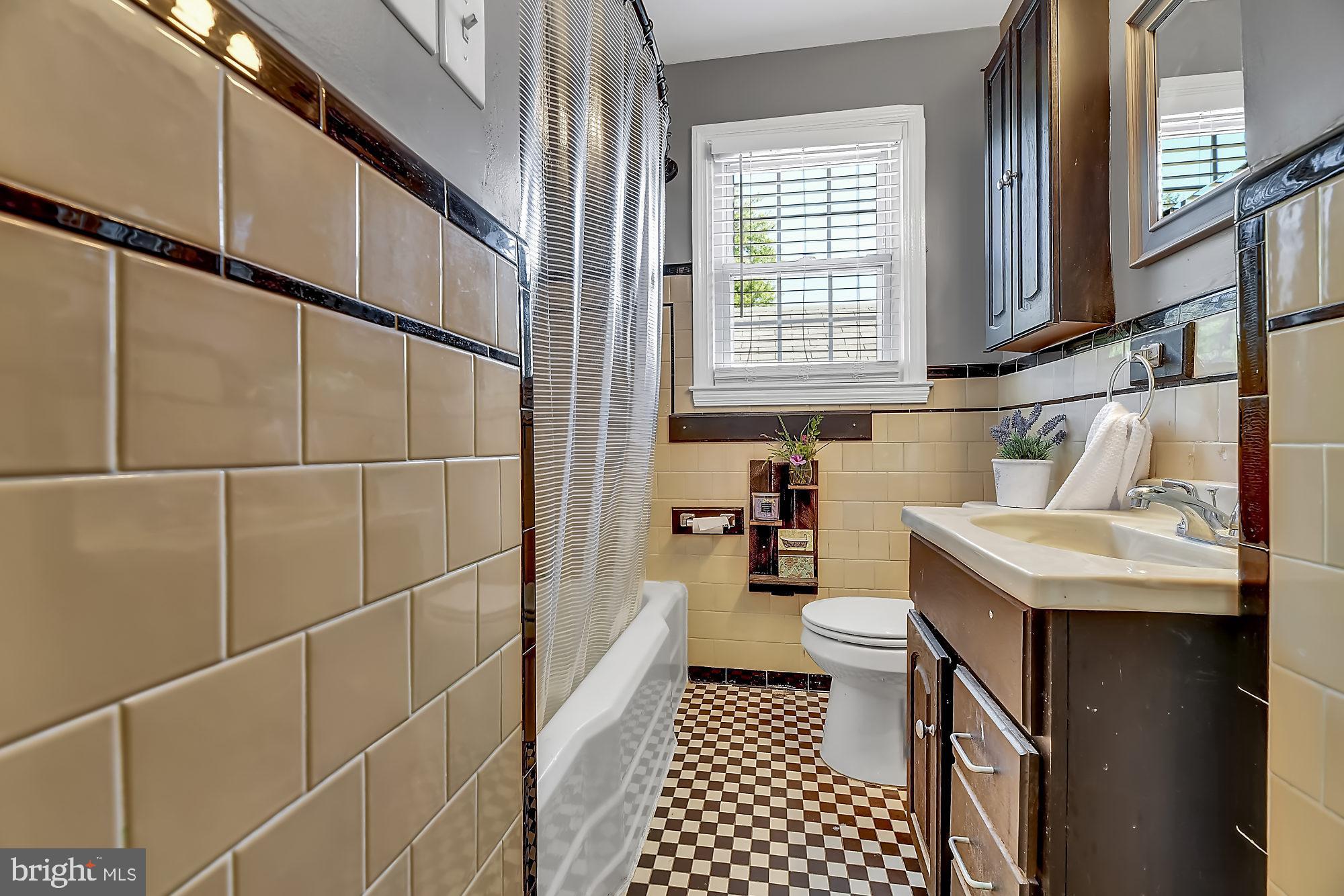 5903 Meadow Road Baltimore, MD 21206 - Photo 22 of 38 Hall Bath