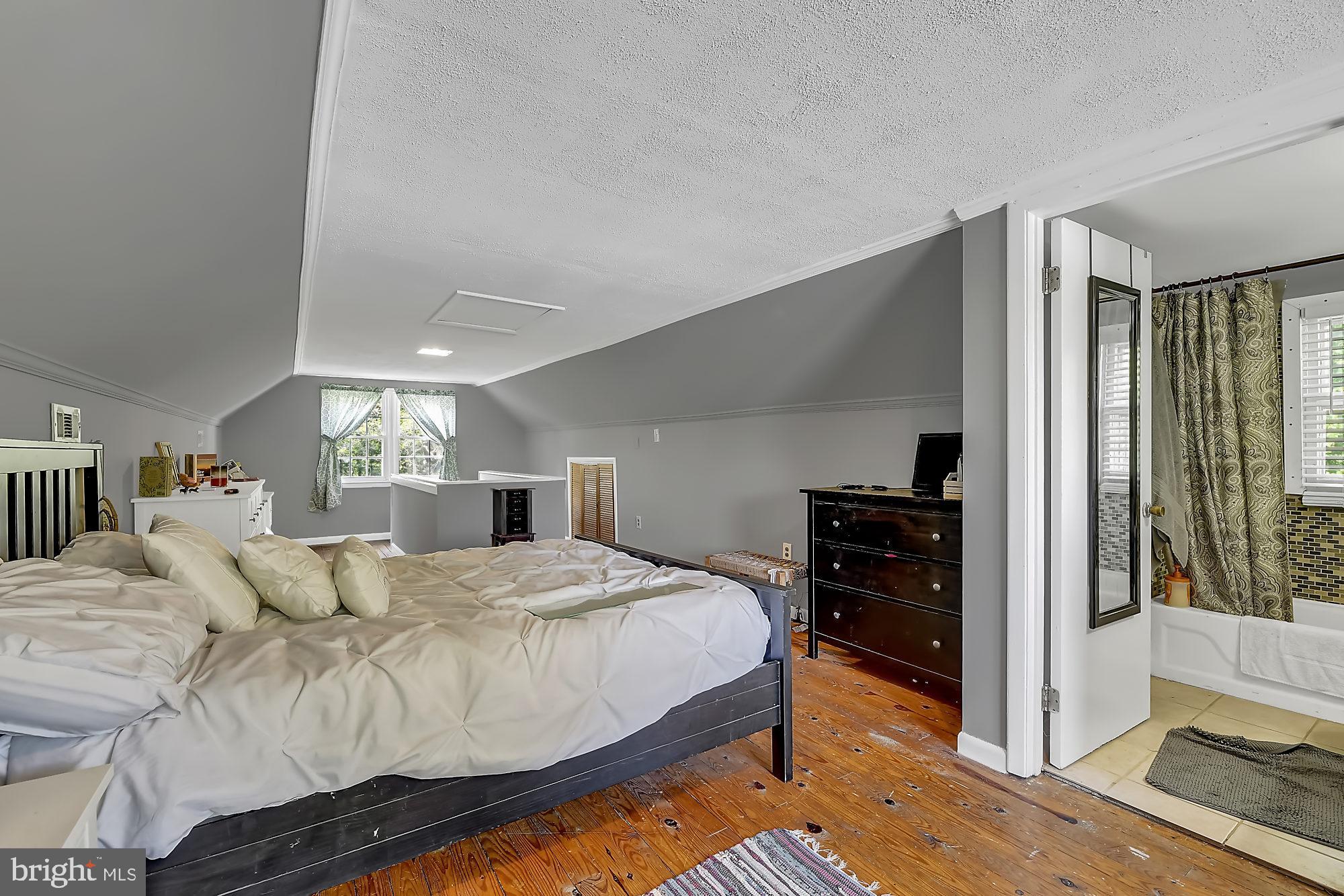 5903 Meadow Road Baltimore, MD 21206 - Photo 27 of 38 Masterbedroom Suite
