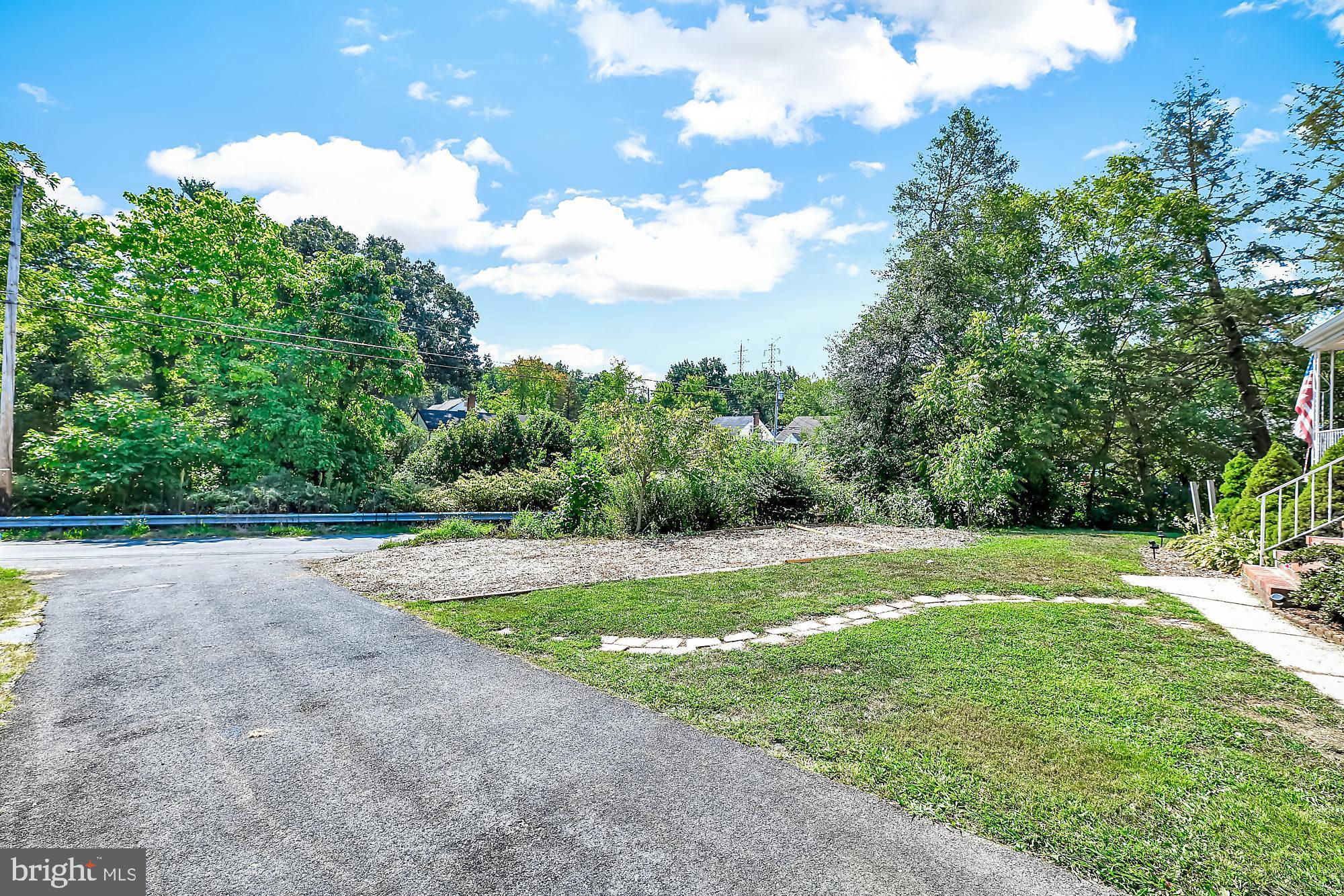 5903 Meadow Road Baltimore, MD 21206 - Photo 5 of 38 Private Driveway