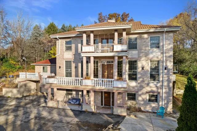 $1,350,000 | N44W25902 Lindsay Road, Pewaukee, WI 53072